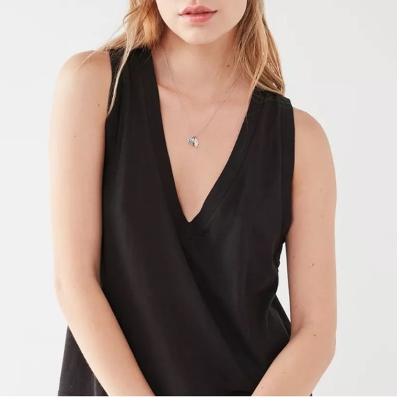 Urban Outfitters Truly Madly Deeply Voop Muscle Tank brand new - Picture 2 of 7